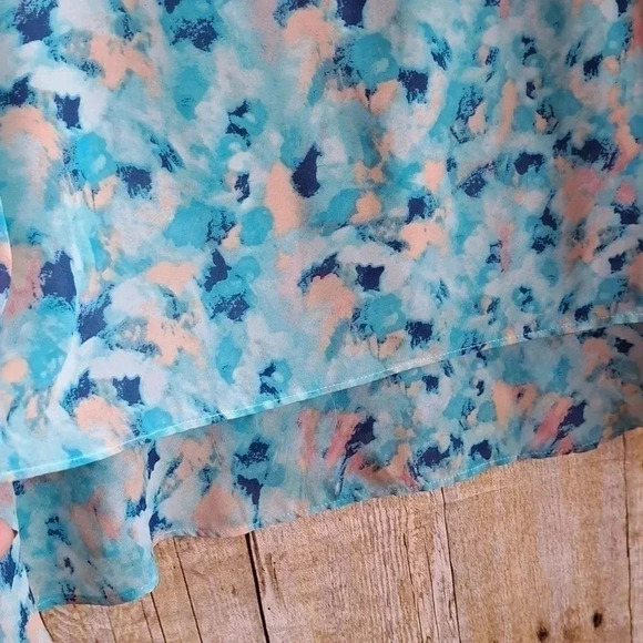 Decree | Top | Blue & Pink | Size 1X - Picture 4 of 6